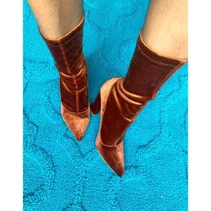 Forever 21 Brown Suede Fitted Boots